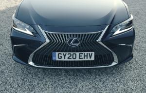 Lexus ES300h with Digital Door Monitors 2020 года  (UK)